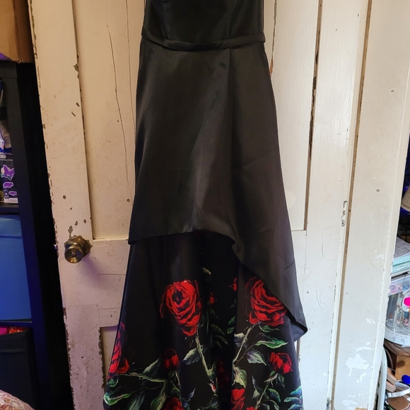Women's size 8 formal gown - Picture 6 of 7